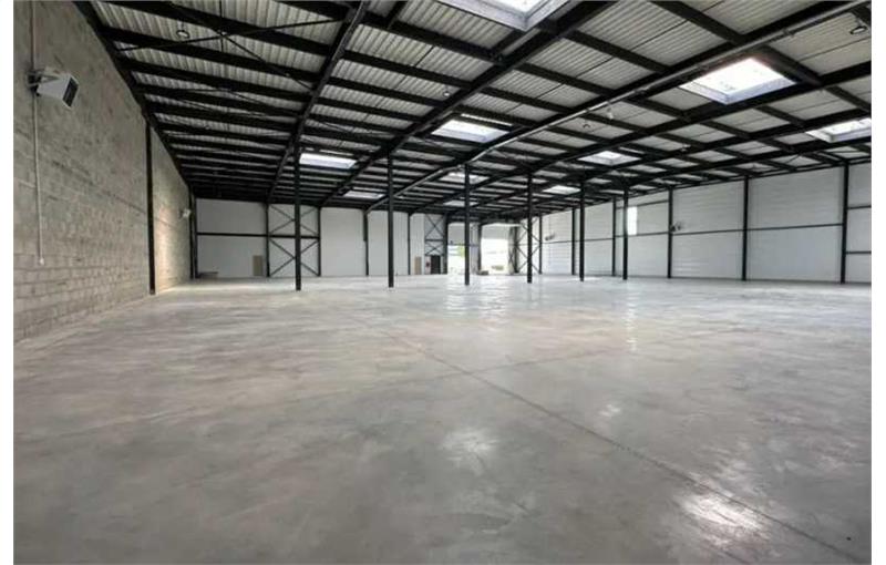 Location d'entrepôt de 3 337 m² à Colombier-Saugnieu - 69124 photo - 1