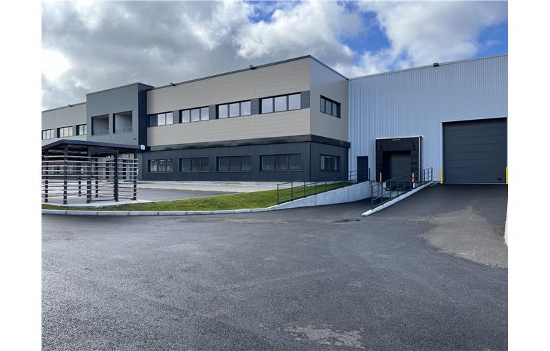 Location d'entrepôt de 3 376 m² à Colombier-Saugnieu - 69124 photo - 1