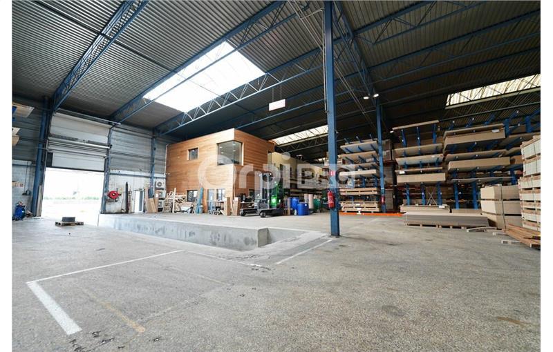 Location d'entrepôt de 12 445 m² à Corbas - 69960 photo - 1