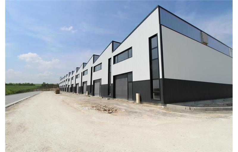 Location d'entrepôt de 5 528 m² à Cormontreuil - 51350 photo - 1