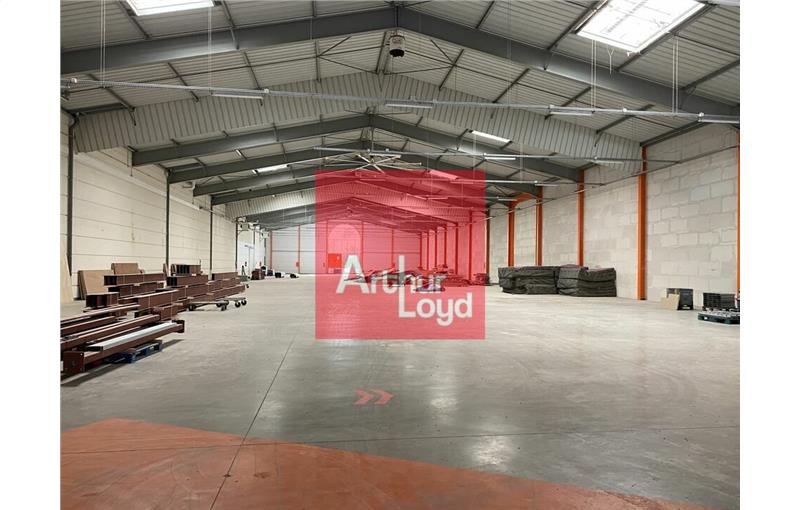 Location d'entrepôt de 2 500 m² à Courcouronnes - 91080 photo - 1