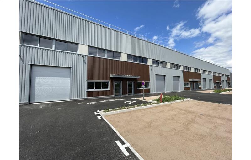 Location d'entrepôt de 3 080 m² à Cournon-d'Auvergne - 63800 photo - 1