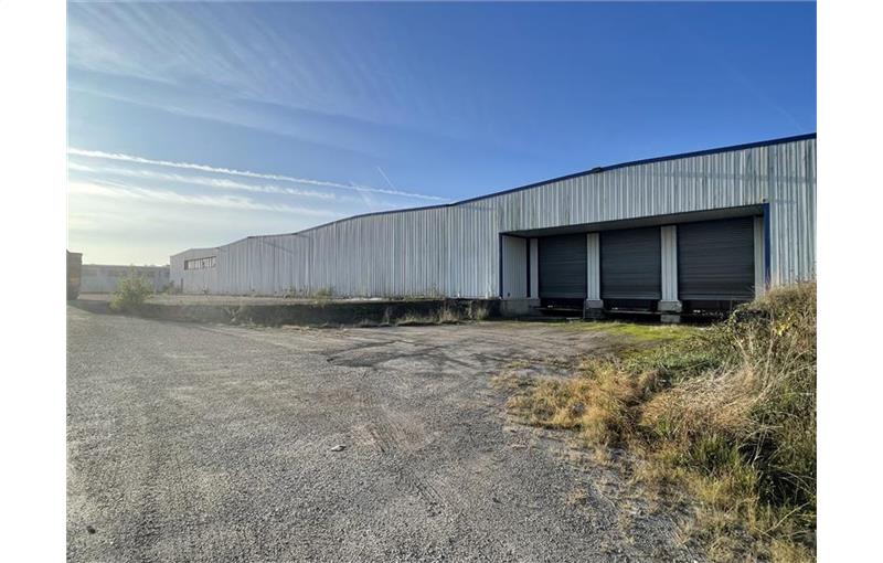 Location d'entrepôt de 6 800 m² à Coutras - 33230 photo - 1