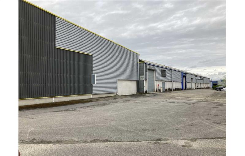 Location d'entrepôt de 4 126 m² à Crémieu - 38460 photo - 1