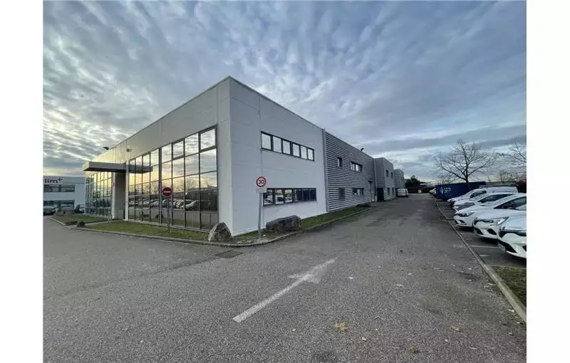 Location d'entrepôt de 2654 m² à Décines-Charpieu - 69150