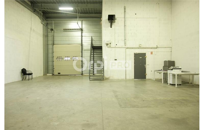 Location d'entrepôt de 210 m² à Décines-Charpieu - 69150 photo - 1