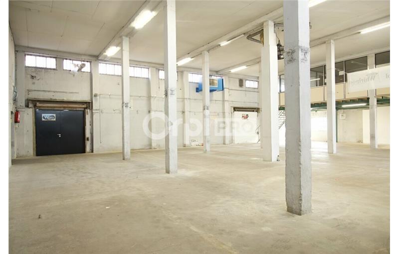 Location d'entrepôt de 582 m² à Décines-Charpieu - 69150 photo - 1