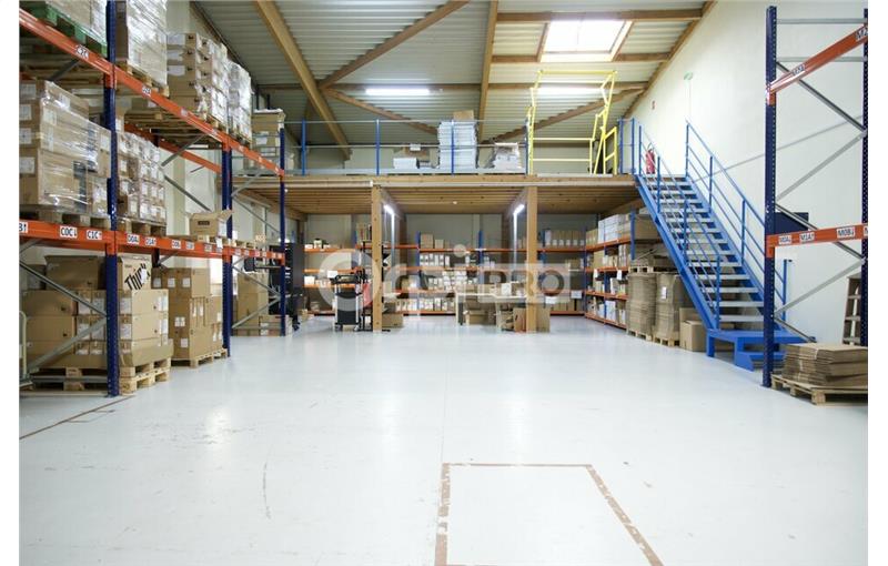 Location d'entrepôt de 294 m² à Décines-Charpieu - 69150 photo - 1