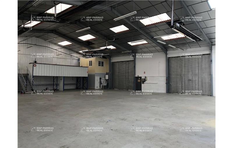 Location d'entrepôt de 1 055 m² à Ecquevilly - 78920 photo - 1