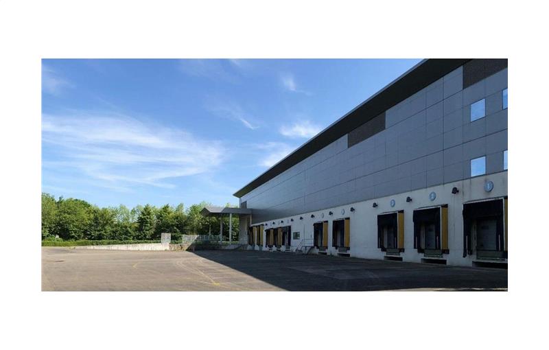 Location d'entrepôt de 14 720 m² à Élancourt - 78990 photo - 1