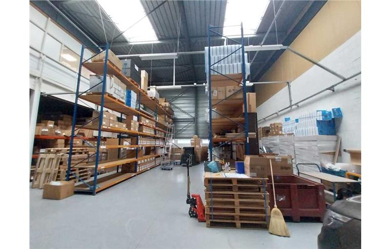 Location d'entrepôt de 650 m² à Élancourt - 78990 photo - 1