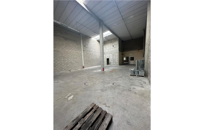 Location d'entrepôt de 379 m² à Émerainville - 77184 photo - 1