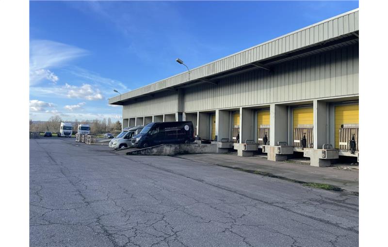 Location d'entrepôt de 610 m² à Ennery - 57365 photo - 1