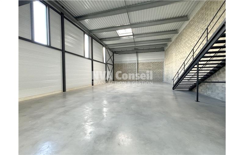 Location d'entrepôt de 371 m² à Éragny - 95610 photo - 1