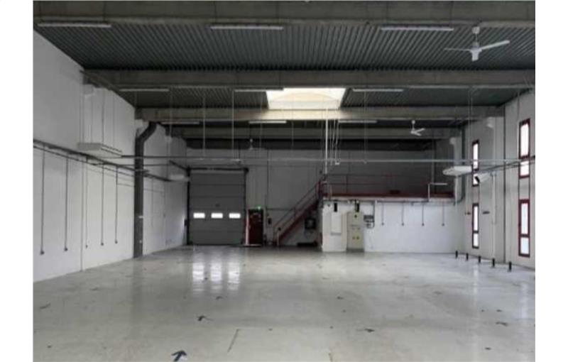 Location d'entrepôt de 1 195 m² à Éragny - 95610 photo - 1