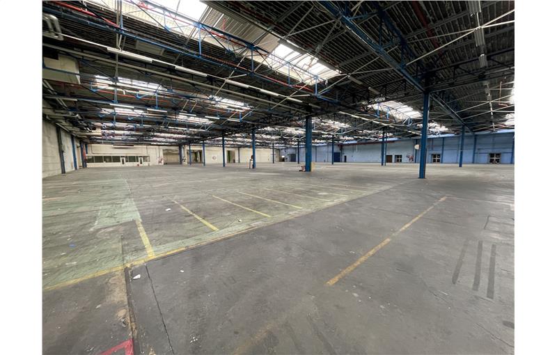Location d'entrepôt de 5 500 m² à Évreux - 27000 photo - 1