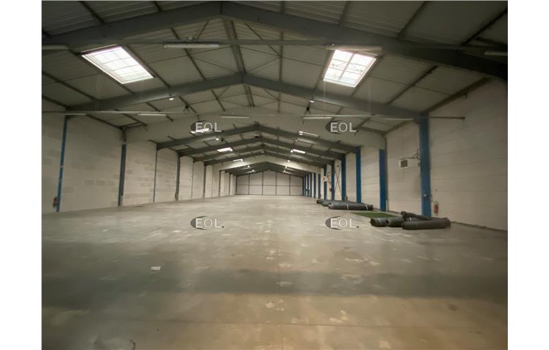 Location d'entrepôt de 2 425 m² à Évry - 91000 photo - 1