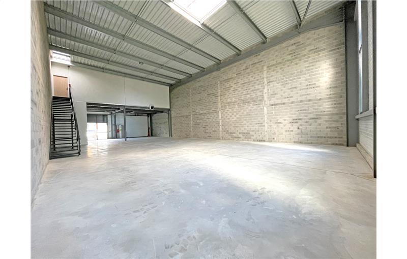 Location d'entrepôt de 1 147 m² à Fenouillet - 31150 photo - 1