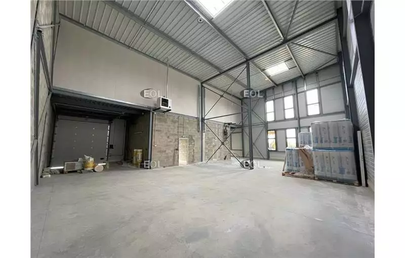 Location d'entrepôt de 315 m² à Feucherolles - 78810