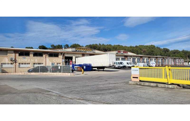 Location d'entrepôt de 2 873 m² à Flassans-sur-Issole - 83340 photo - 1