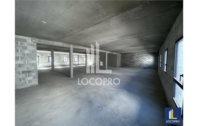 Location d'entrepôt de 1 252 m² à Fréjus - 83600 photo - 1