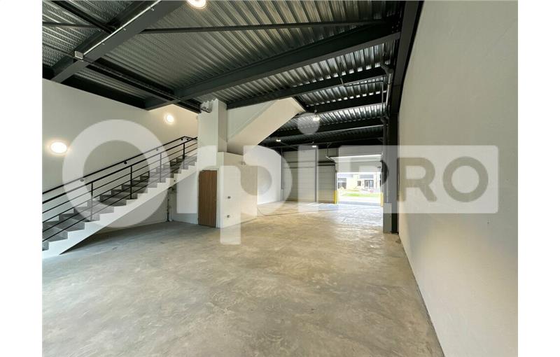 Location d'entrepôt de 257 m² à Fresnes - 94260 photo - 1