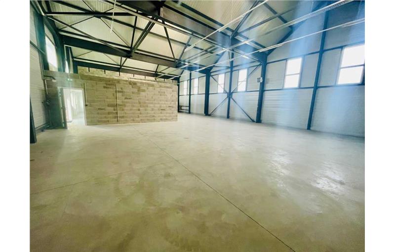 Location d'entrepôt de 309 m² à Genas - 69740 photo - 1