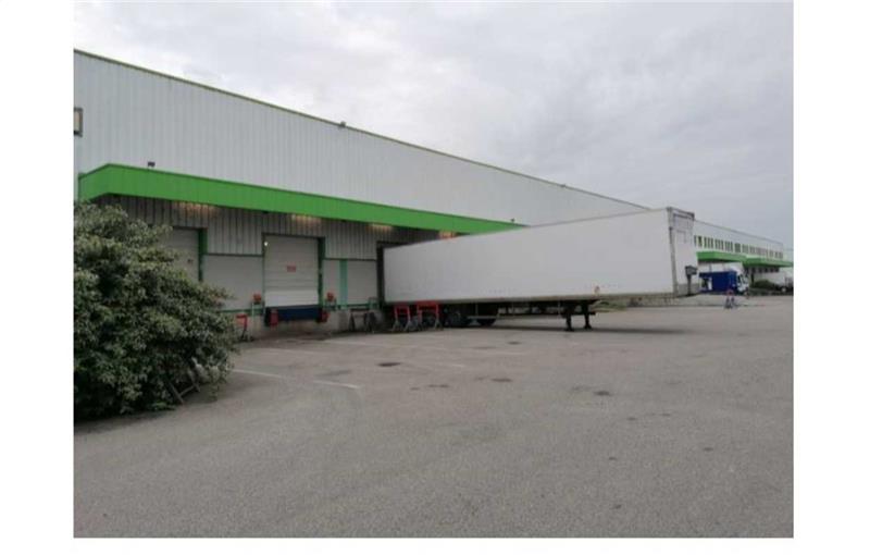 Location d'entrepôt de 3 698 m² à Genas - 69740 photo - 1
