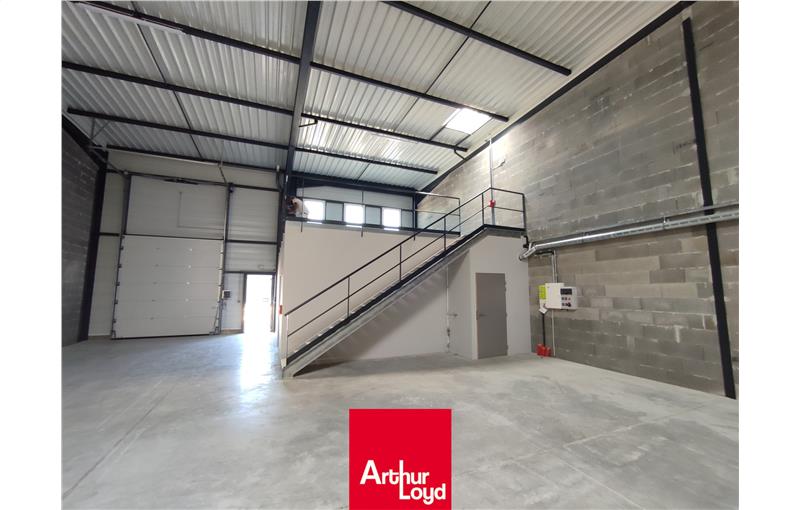 Location d'entrepôt de 293 m² à Genay - 69730 photo - 1