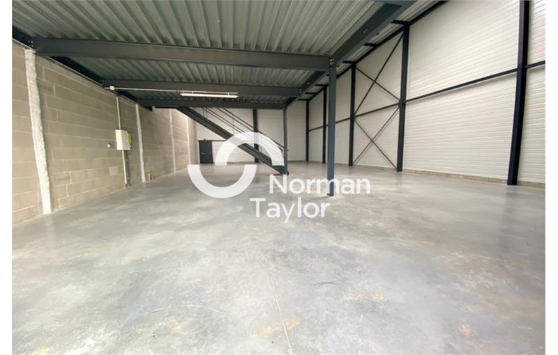 Location d'entrepôt de 620 m² à Genay - 69730 photo - 1