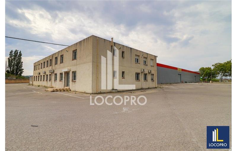Location d'entrepôt de 3 200 m² à Gignac-la-Nerthe - 13180 photo - 1