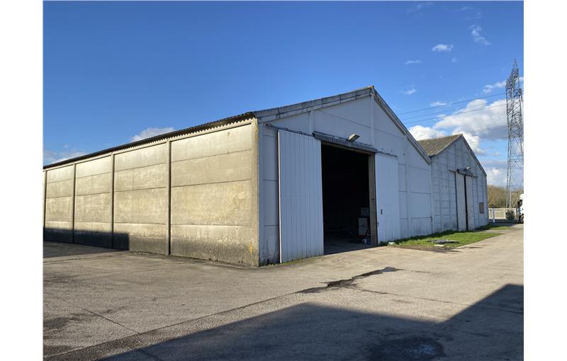 Location d'entrepôt de 3 000 m² à Gondecourt - 59147 photo - 1