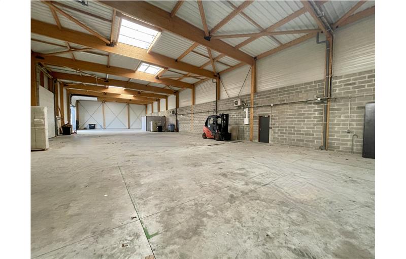 Location d'entrepôt de 675 m² à Guichainville - 27930 photo - 1
