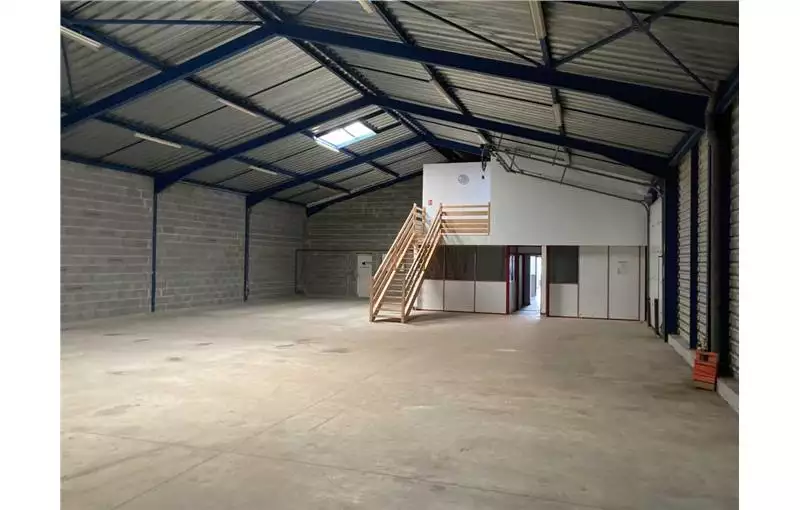 Location d'entrepôt de 586 m² à Guipavas - 29490