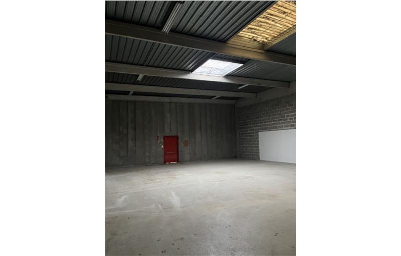 Location d'entrepôt de 1 052 m² à Haravilliers - 95640 photo - 1