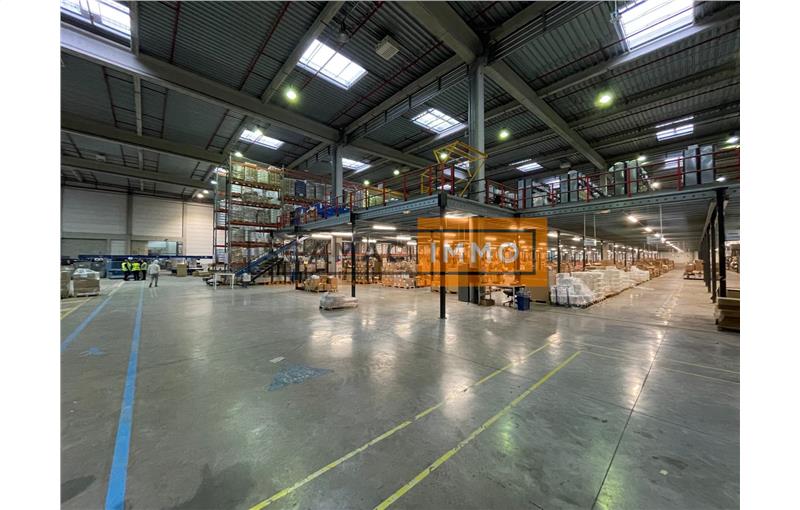 Location d'entrepôt de 6 096 m² à Haravilliers - 95640 photo - 1
