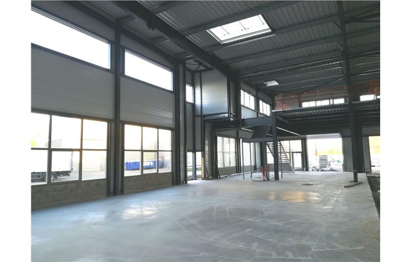 Location d'entrepôt de 290 m² à Hyères - 83400 photo - 1