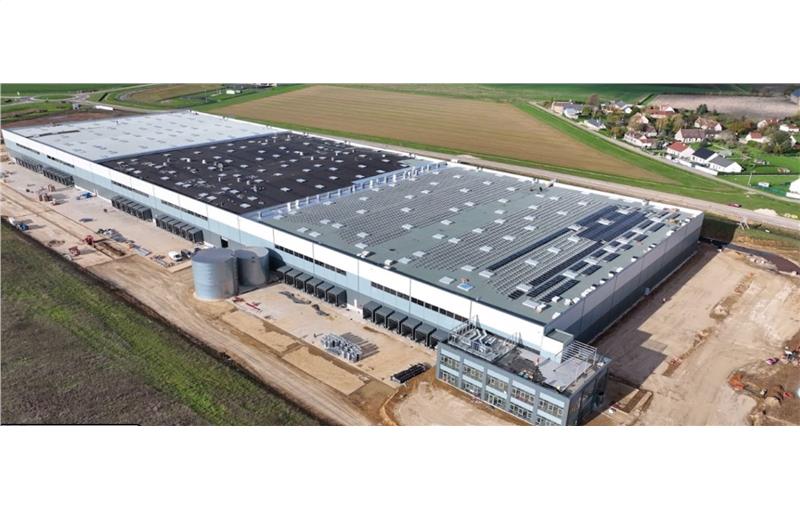 Location d'entrepôt de 112 275 m² à Illiers-Combray - 28120 photo - 1