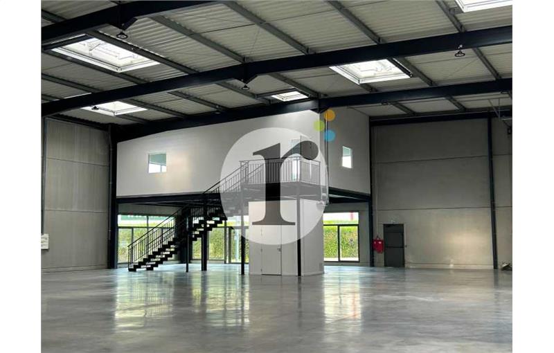 Location d'entrepôt de 825 m² à La Chapelle-d'Armentières - 59930 photo - 1