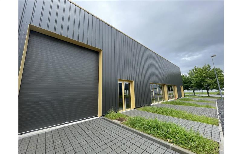 Location d'entrepôt de 1 779 m² à La Chapelle-des-Fougeretz - 35520 photo - 1