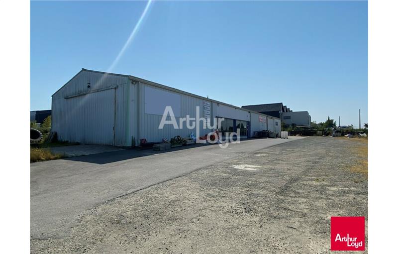 Location d'entrepôt de 740 m² à La Gouesnière - 35350 photo - 1