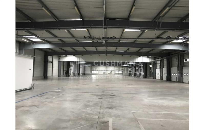 Location d'entrepôt de 2 960 m² à La Mézière - 35520 photo - 1