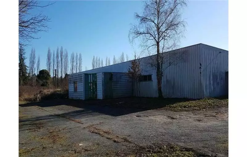 Location d'entrepôt de 1400 m² à La Roche-Chalais - 24490