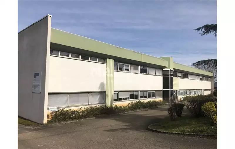 Location d'entrepôt de 4065 m² à La Roche-Vineuse - 71960