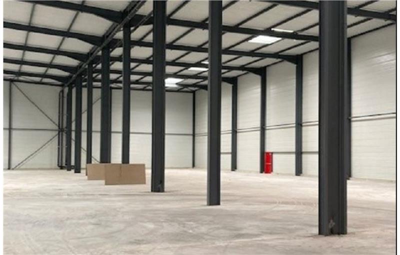 Location d'entrepôt de 3 000 m² à Laigneville - 60290 photo - 1