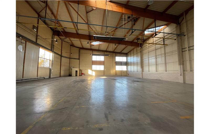 Location d'entrepôt de 3 670 m² à Laon - 02000 photo - 1