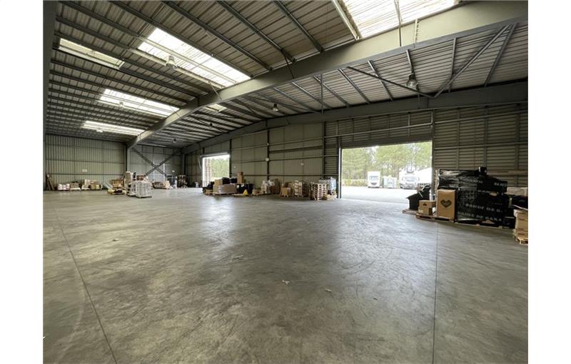 Location d'entrepôt de 1 200 m² à Le Barp - 33114 photo - 1