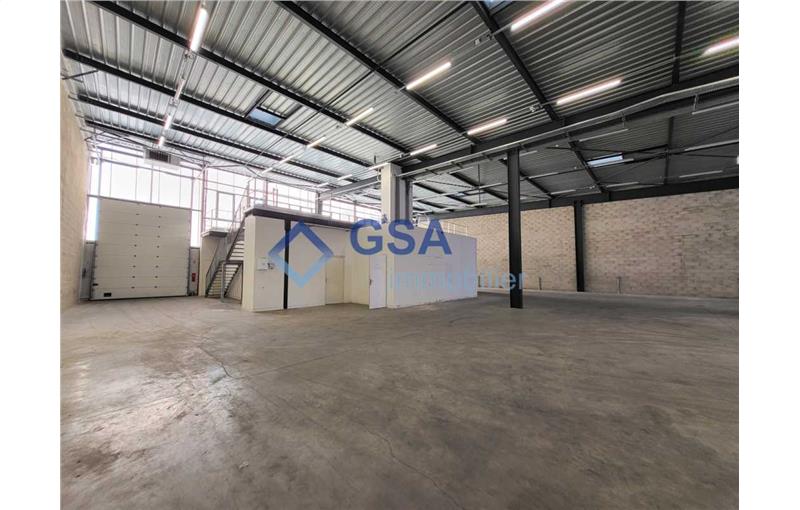 Location d'entrepôt de 865 m² à Le Coudray-Montceaux - 91830 photo - 1
