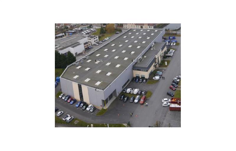 Location d'entrepôt de 2 496 m² à Le Mesnil-Amelot - 77990 photo - 1