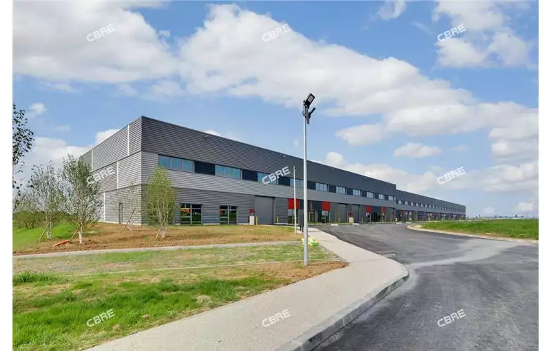 Location d'entrepôt de 3328 m² à Le Thillay - 95500